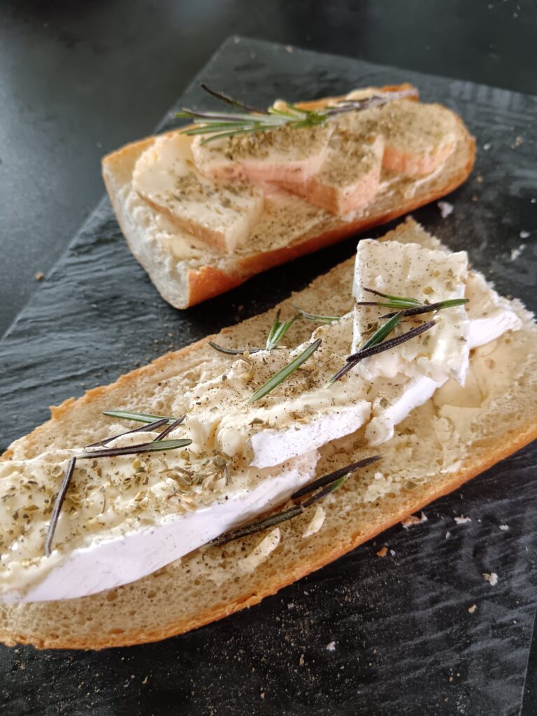 origan et romarin sur vos Tartines au Camembert et tartines au maroilles
