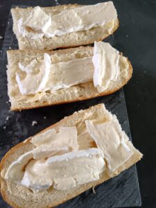 Tartines au Camembert et tartines au maroilles