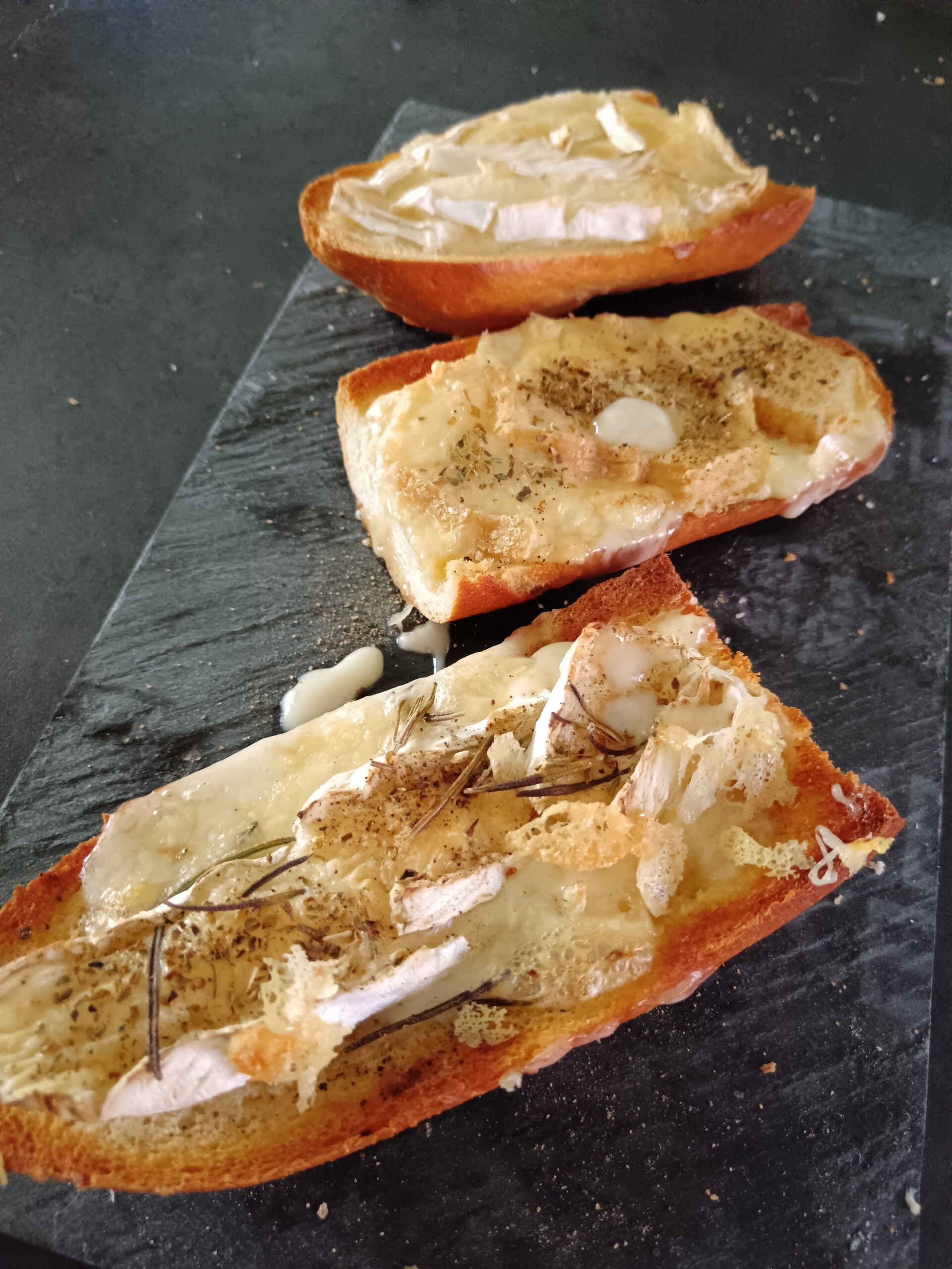 Tartines au Camembert et au Maroilles à l&rsquo;Air Fryer : Le guide ultime du croustillant fondant