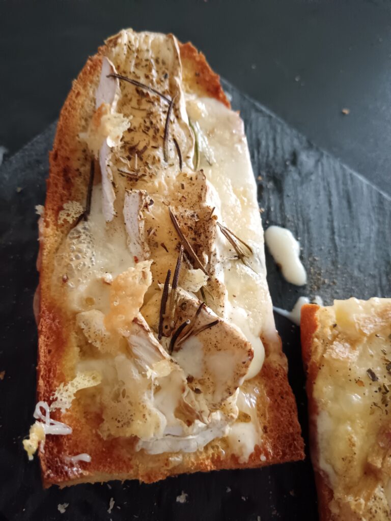 Tartines au Camembert et tartines au maroilles